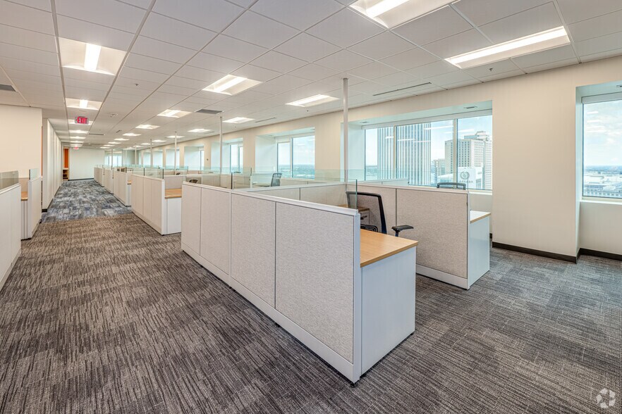 More Photos Of 365 Canal St, New Orleans Office For Lease