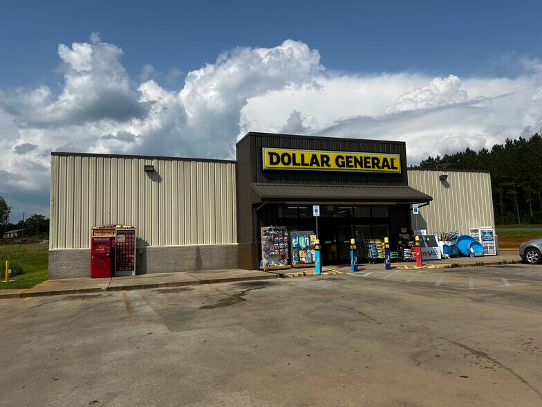 Primary Photo Of 558 Hartley St, Mc Kenzie Freestanding For Sale