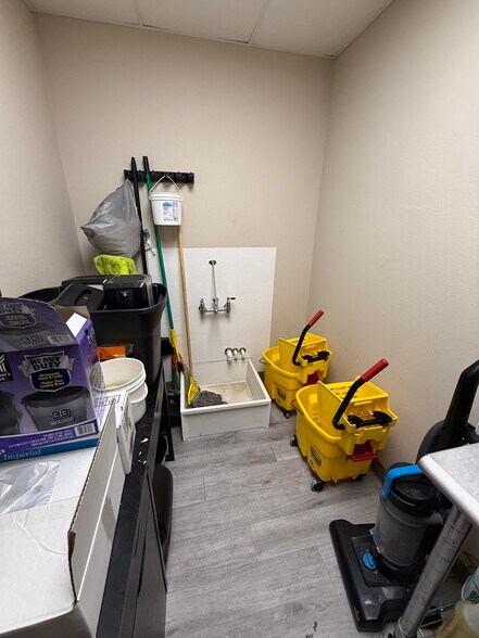 More Photos Of 1351 N Zaragoza Rd, El Paso Office For Sale