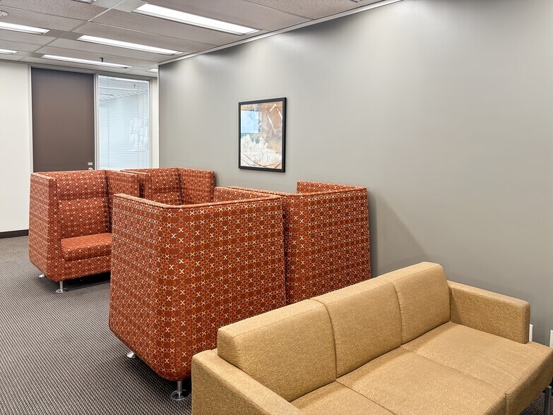 More Photos Of 2 Robert Speck Pky, Mississauga Coworking Space