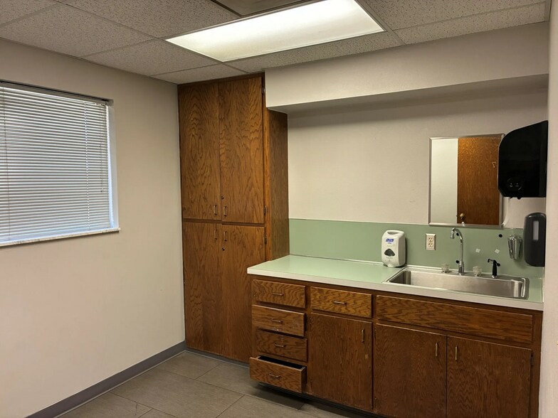 More Photos Of 937 SW 89th St, Oklahoma City Medical For Sale