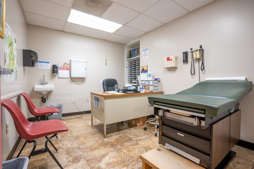 More Photos Of 4946 Florence Ave, Bell Medical For Lease