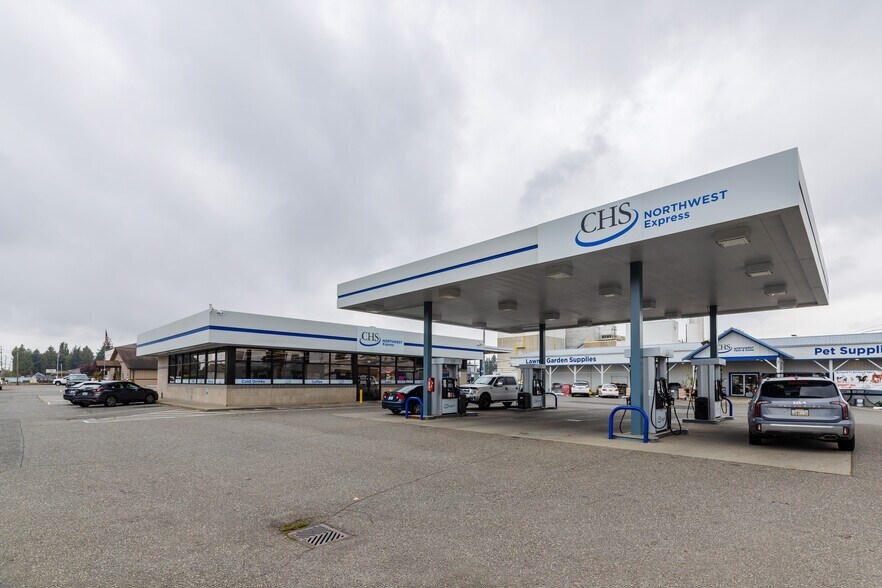 More Photos Of 300 Main St, Lynden Service Station For Sale