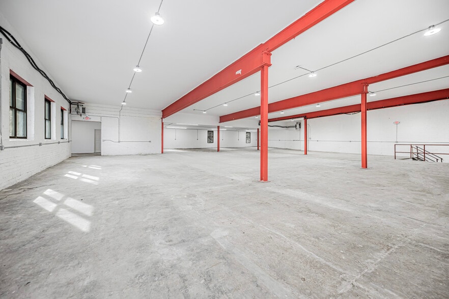 More Photos Of 284 Nepperhan Ave, Yonkers Warehouse For Lease