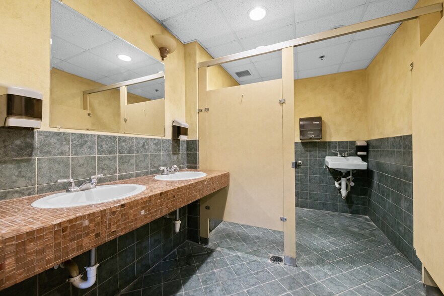 More Photos Of 66-68 W Flagler St, Miami Loft Creative Space For Sale