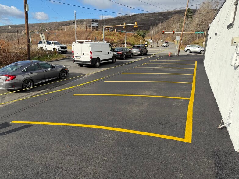 More Photos Of 1908 Scranton Carbondale Hwy, Dickson City Storefront Retail Office For Lease