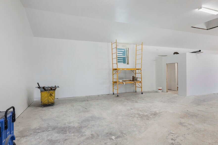 More Photos Of 2974-2996 Macarthur Blvd, Oakland Storefront For Lease