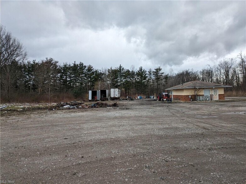 More Photos Of 1851 S Broadway, Geneva Bar For Sale