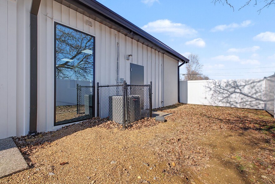 More Photos Of 207 Iris Dr, Hendersonville Daycare Center For Sale