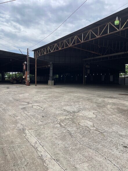 More Photos Of 8210 New Laredo Hwy, San Antonio Industrial For Sale