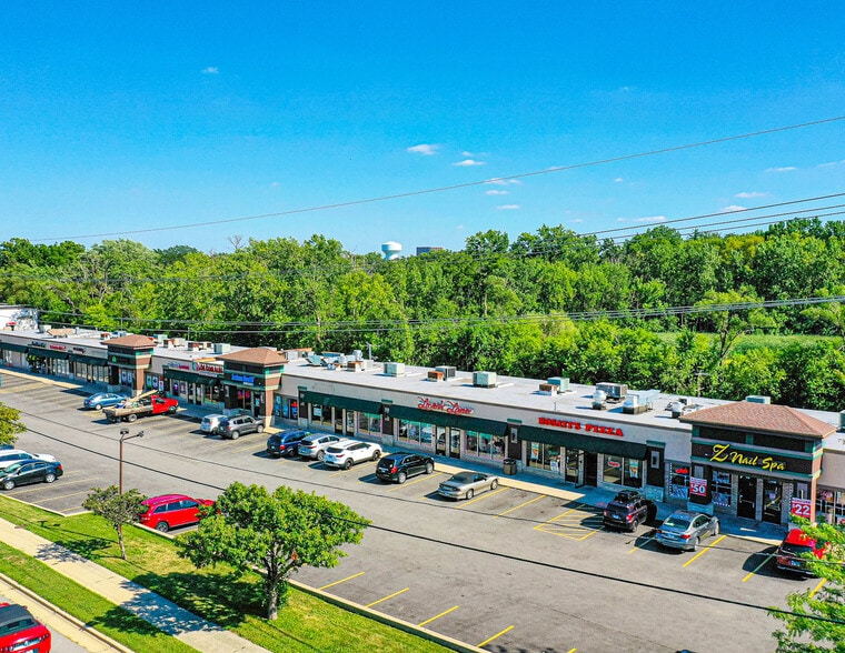 More Photos Of 701-743 E Roosevelt Rd, Lombard Unknown For Lease