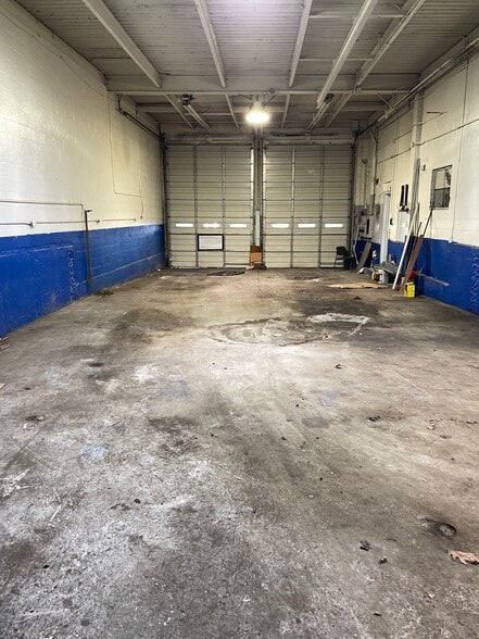 More Photos Of 449 New Park Ave, West Hartford Warehouse For Sale