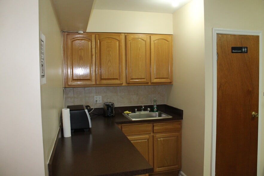 More Photos Of 2518 Francis Lewis Blvd, Flushing Office For Sale