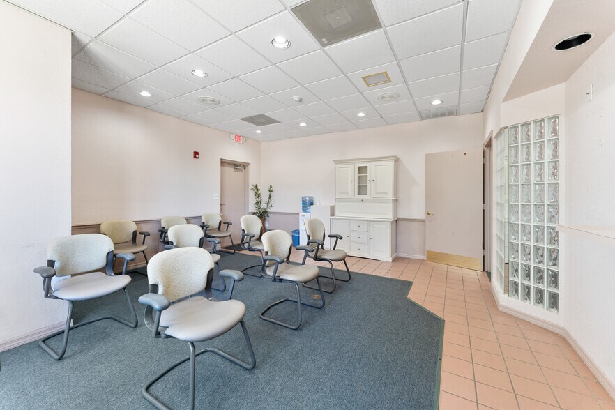 More Photos Of 3820 Tampa Rd, Palm Harbor Medical For Lease