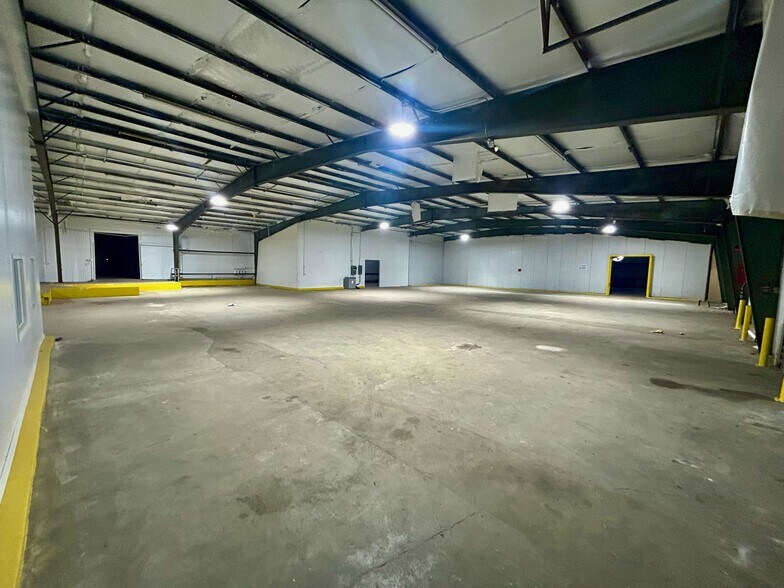 More Photos Of 1317 E Main St, Dillon Warehouse For Lease