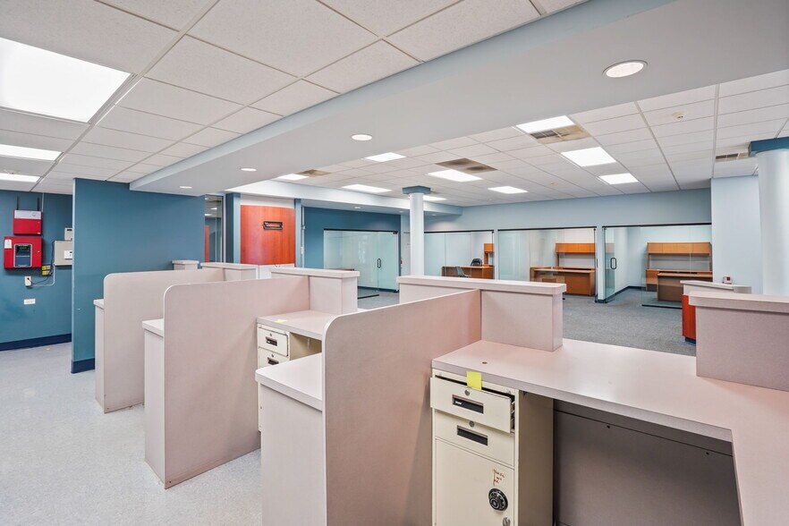 More Photos Of 4000 E Broad St, Whitehall Convenience Store For Sale