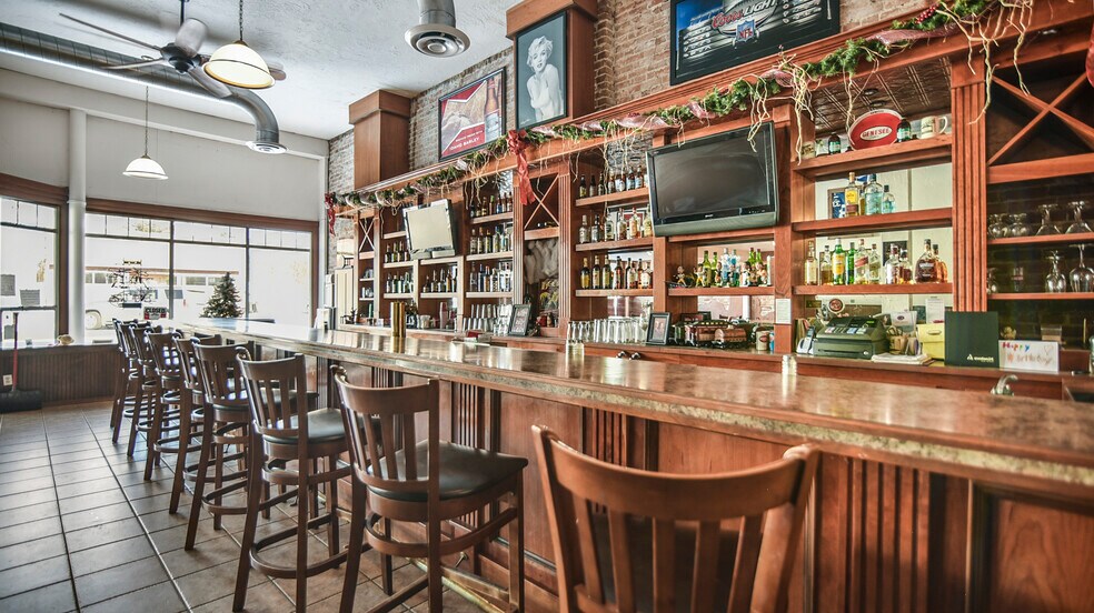 More Photos Of 153 W Walnut St, Genesee Restaurant For Sale