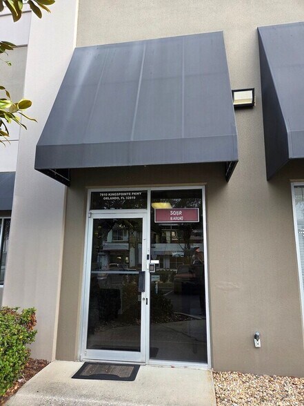 More Photos Of 7810 Kingspointe Pky, Orlando Warehouse For Lease