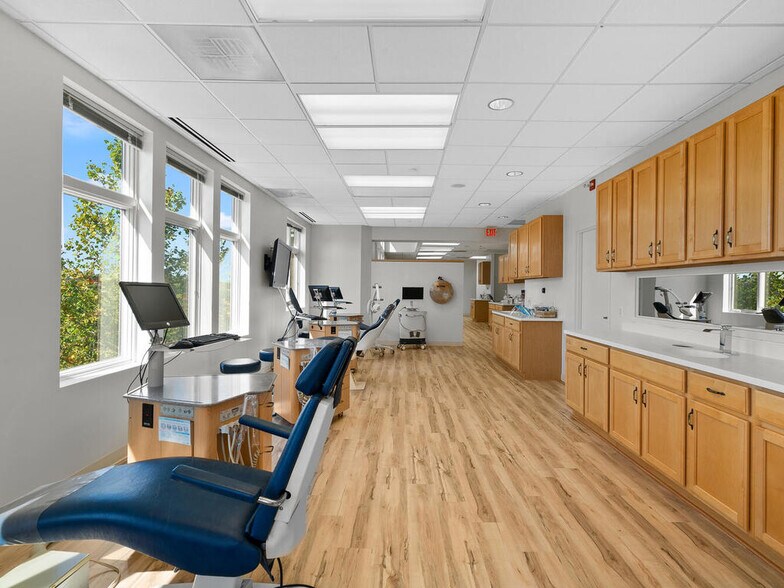 More Photos Of 46165 Westlake Dr, Sterling Medical For Sale