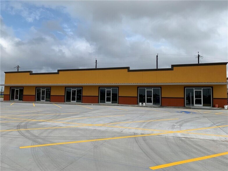 More Photos Of 3114 Holly Road, Corpus Christi Restaurant For Lease