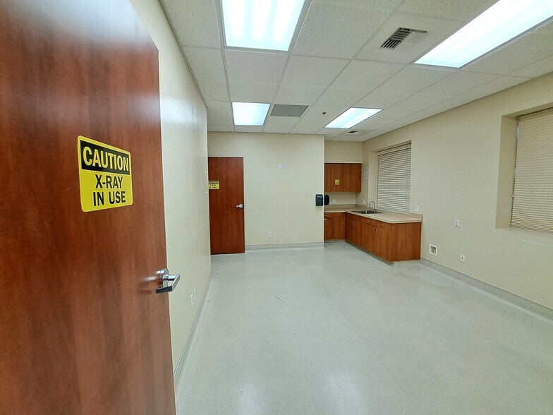More Photos Of 9900 Stockdale Hwy, Bakersfield Medical For Sale