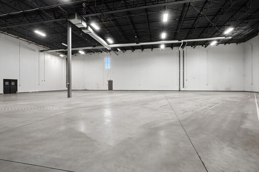 More Photos Of 52 Industrial Dr, Hyde Park Unknown For Lease