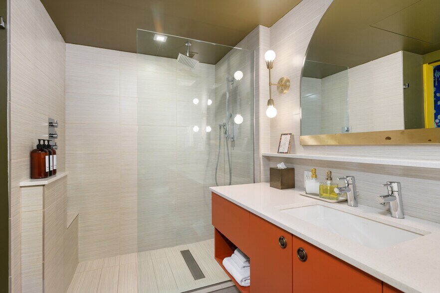 More Photos Of 1123 E 11th St, Austin Hotel For Sale