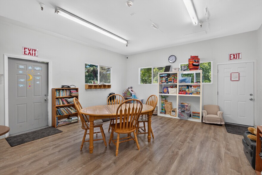 More Photos Of 530 N Cloverdale Blvd, Cloverdale Specialty For Sale