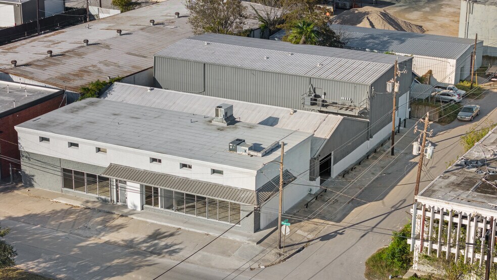 More Photos Of 5011 Navigation Blvd, Houston Warehouse For Lease