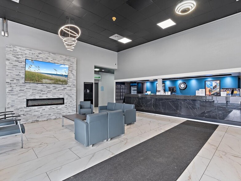 More Photos Of 2105 1st Ave, Rock Falls Hotel For Sale