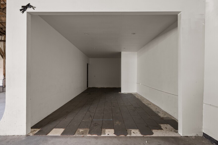 More Photos Of 2416 E 24th St, Vernon Industrial For Lease