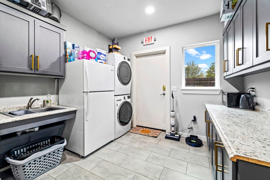 More Photos Of 4406 Judson Rd, Longview General Retail For Sale