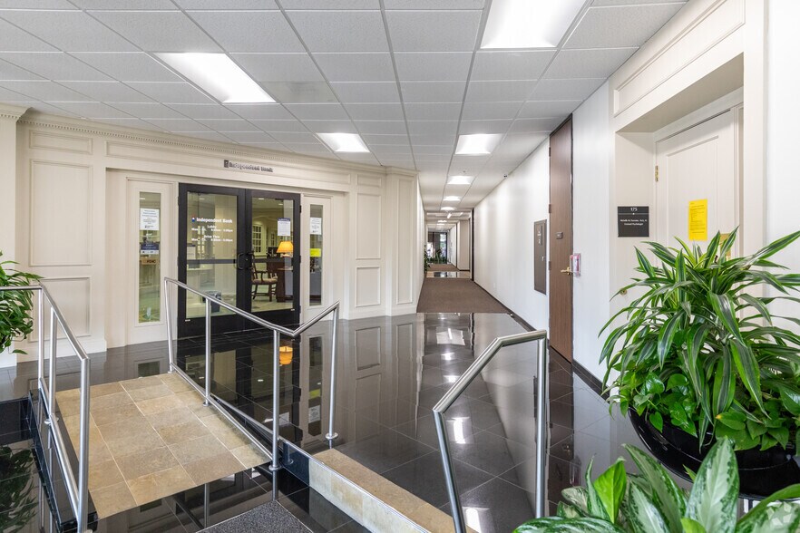 More Photos Of 9601 Katy Fwy, Houston Office For Lease