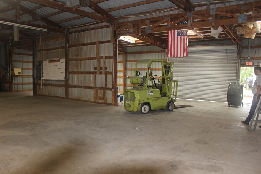 More Photos Of 3624 W International Speedway Blvd, Daytona Beach Industrial For Sale