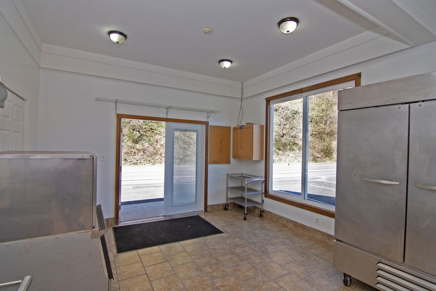 More Photos Of 846 Hinton Bypass Byp, Hinton Restaurant For Lease