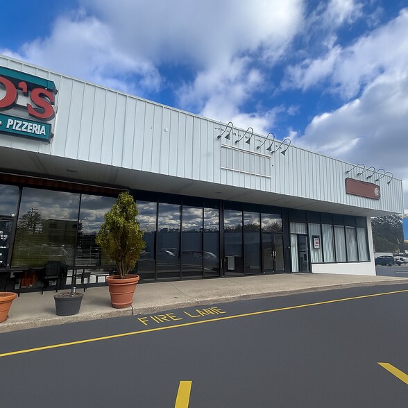 More Photos Of 170-172 S Main St, New City General Retail For Lease