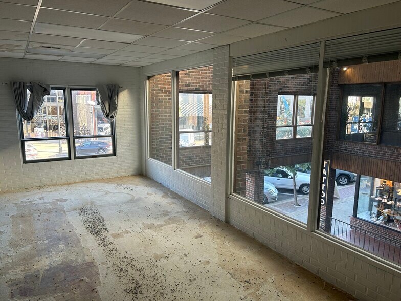 More Photos Of 814 E Broadway, Columbia Storefront Retail Office For Lease
