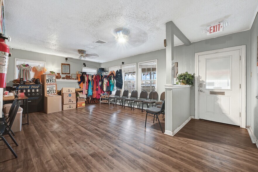 More Photos Of 1710 Cypress Creek Pkwy, Houston Office For Sale