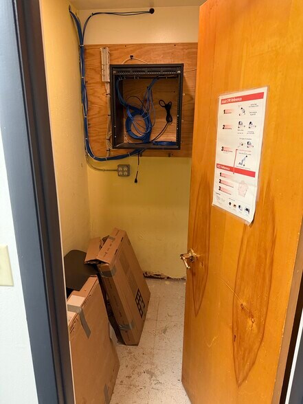 More Photos Of 444 S Meridian St, Ravenna Medical For Lease