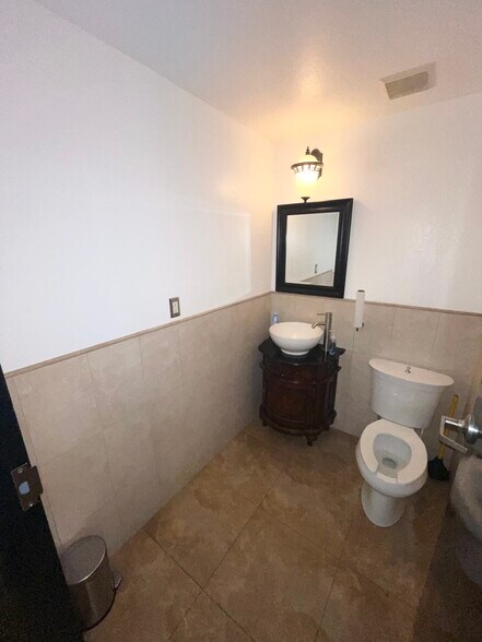 More Photos Of 1155 NE Cleveland St, Clearwater Office Residential For Lease