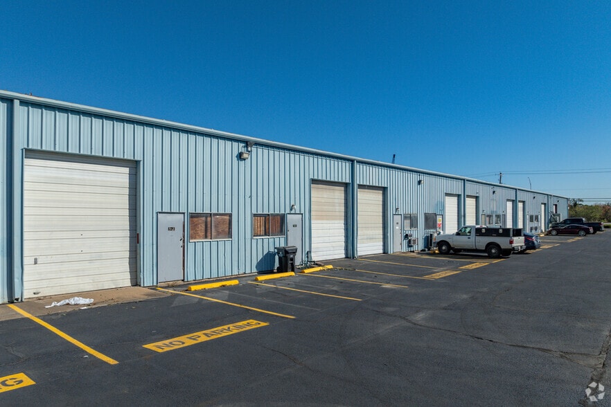 More Photos Of 1118 N Main St, Pearland Unknown For Lease