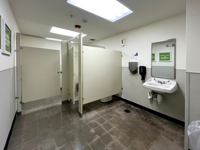 More Photos Of Randall Rd, Algonquin Unknown For Lease