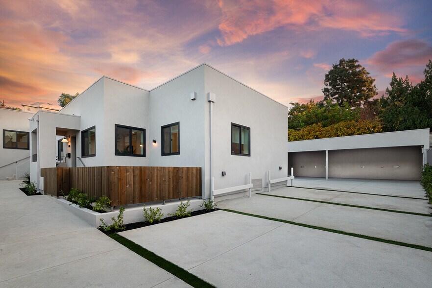More Photos Of 2016-2022 N Vista del Mar Ave, Los Angeles Apartments For Sale