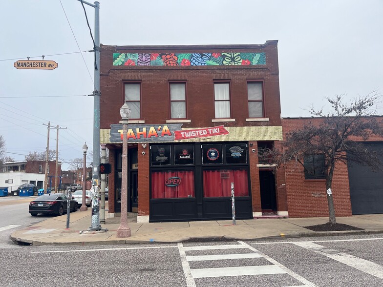 Primary Photo Of 4199 Manchester Ave, Saint Louis Bar For Lease