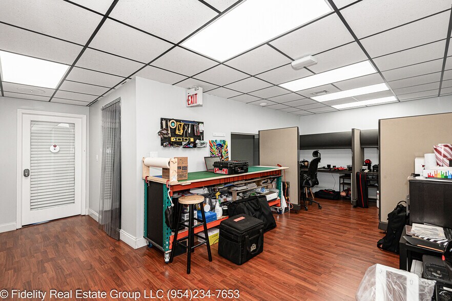 More Photos Of 3650 Coral Ridge Dr, Coral Springs Light Manufacturing For Sale