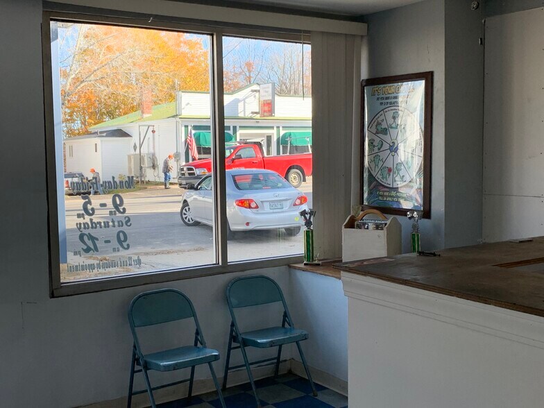 More Photos Of 29 Main St, Limerick Service For Lease