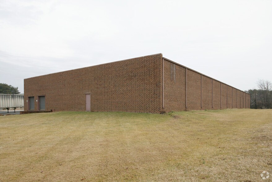 More Photos Of 8665 W Market St, Greensboro Warehouse For Lease