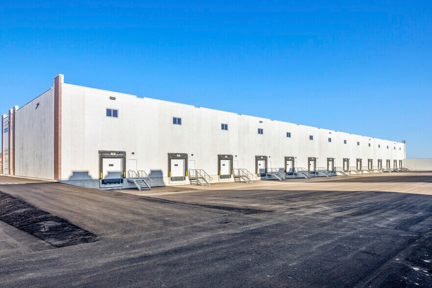 More Photos Of 10900 Dixie Rd, Brampton Warehouse For Sale