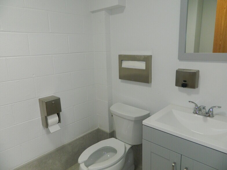 More Photos Of 1336 N Carolan Ave, Burlingame Warehouse For Lease