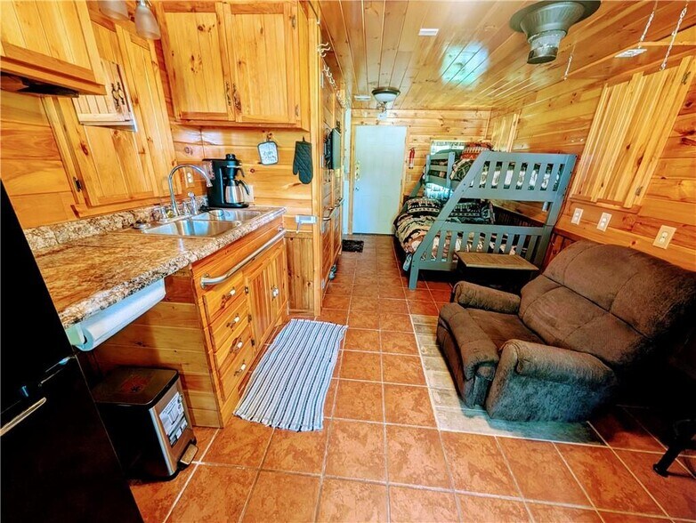 More Photos Of 74 2nd St, Moran Trailer Camper Park For Sale